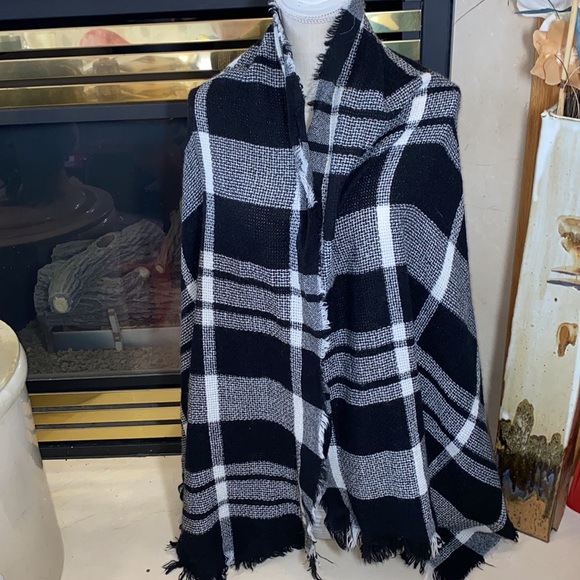 Black & White Woven Check Blanket Scarf/ WRAP 🖤HUGE! 28 x - Picture 3 of 9